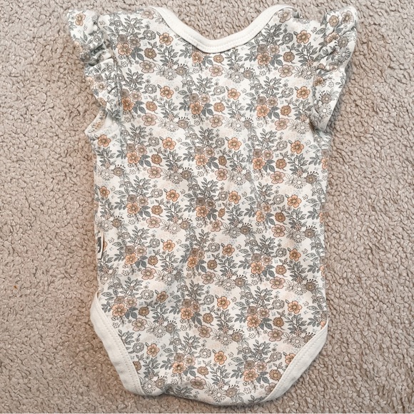 Rabbit + Bear Baby Girl 3pc Flutter Sleeve Onesies 3-6MO - Picture 8 of 8